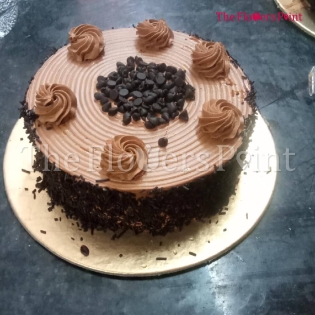 Heavy Chocolate Cake Delivered in Kolkata