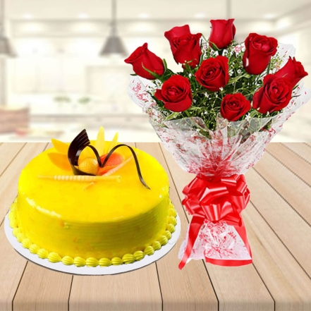 Lovely Pineapple Cake With Rose Bouquet
