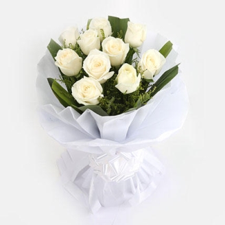 10 White Roses bouquet