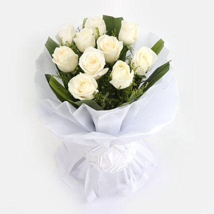 10 White Roses bouquet